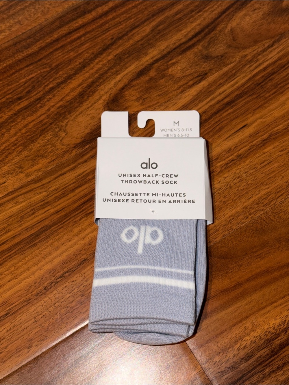 ALO Yoga Unisex Half-Crew Throwback Socks - Light Blue and White